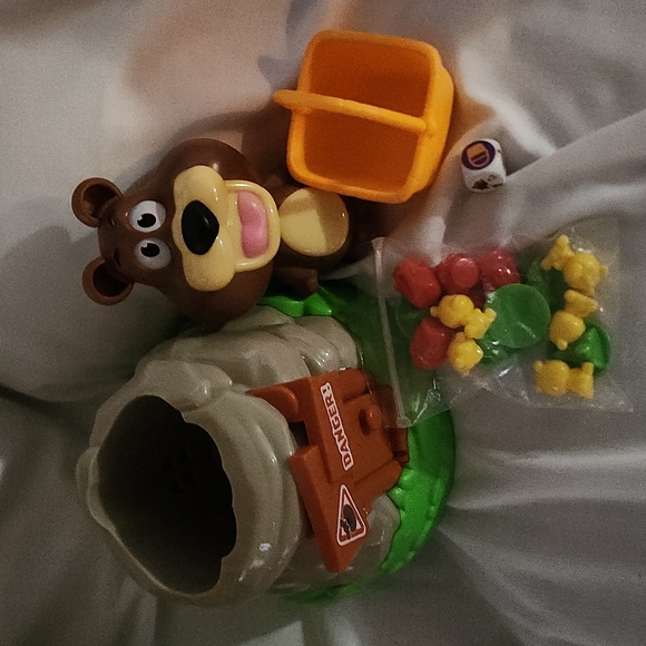 Goliath, Beware of the bear game. - Picture 6 of 12